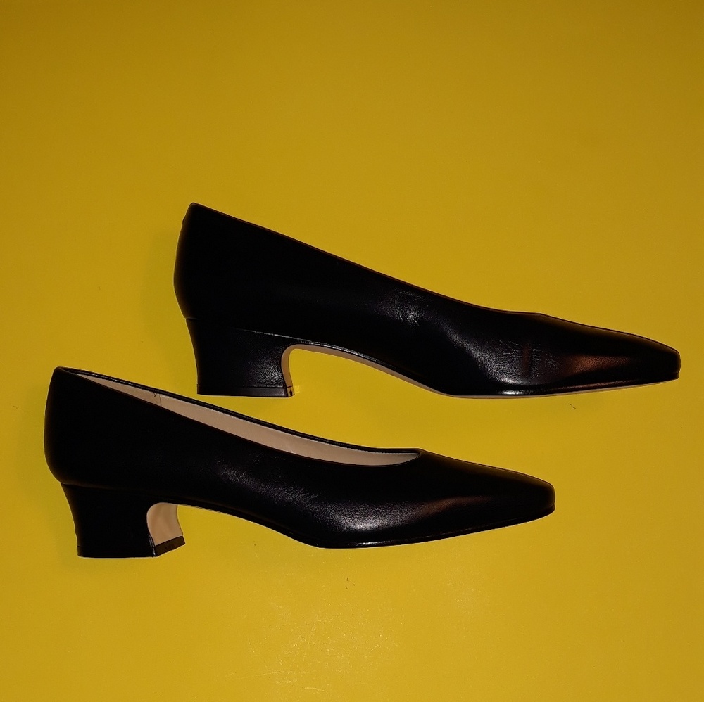 NWOT Aigner Pump